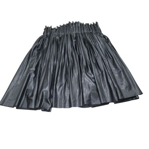 Zara  Women's  Faux‎  Leather Pleated Mini Skirt Skort Black Goth Y2K XS - Picture 3 of 9